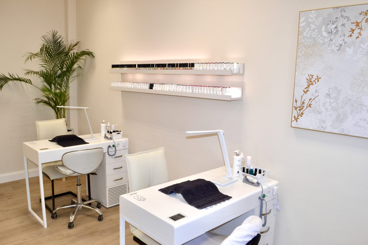 Nail Salon Brussels offering gel nails, BIAB nails, Russian manicure, gel extensions, pedicure and callus removal